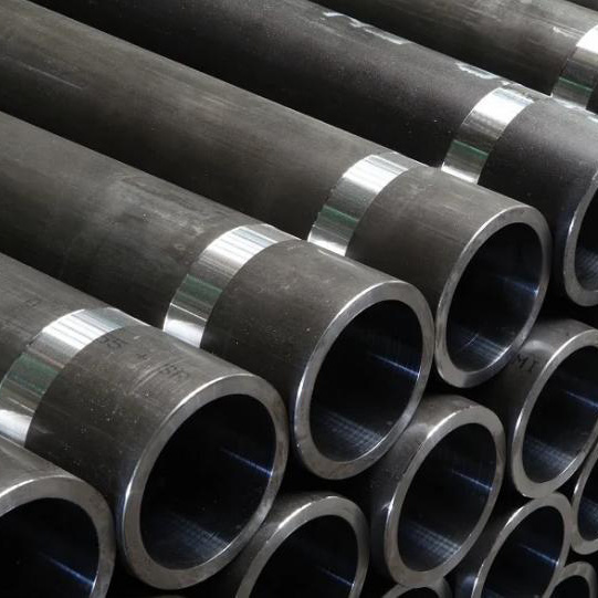 Quae sunt differentiae Inter Alloy Steel vs Carbonem Steel?